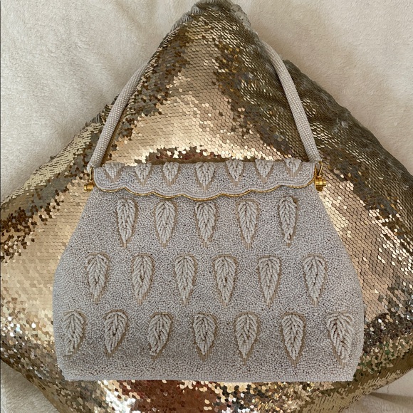 VTG. Stephen Chu Hong Kong Hand Beaded White & Gold Frame Cluch Purse